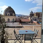 Apartamento Cozy Penthouse In The Historic Center Of *
