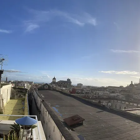 Apartamento Cozy Penthouse In The Historic Center Of Nápoles